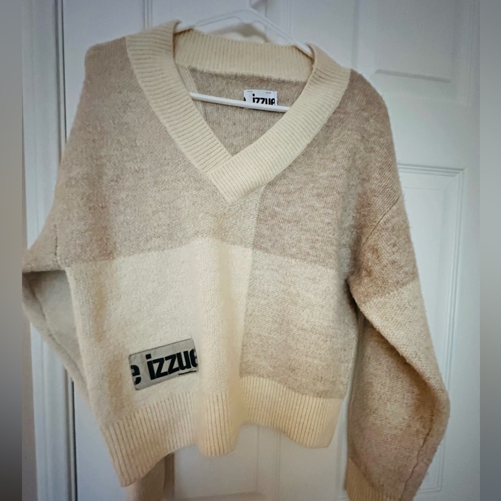 IZZUE sweater